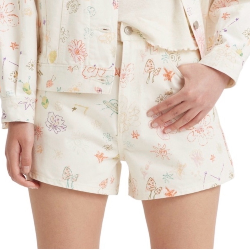Levi’s High Waisted Space Doodle Mom Shorts - Picture 2 of 10